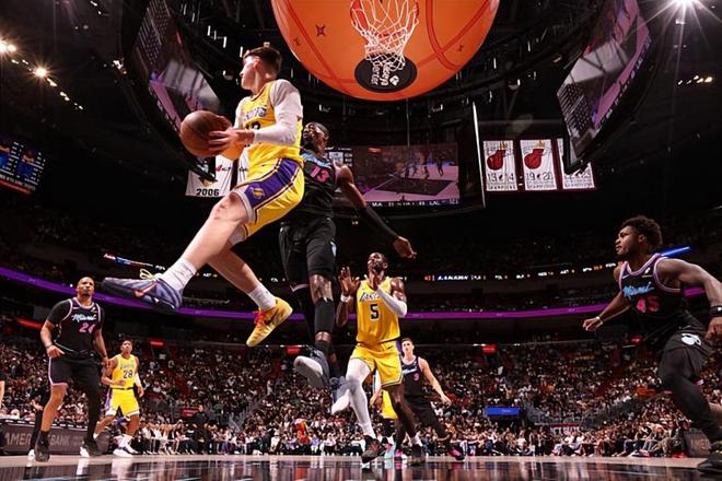 湖人8连胜终结热火3连败 拉拉维亚关键表现助胜