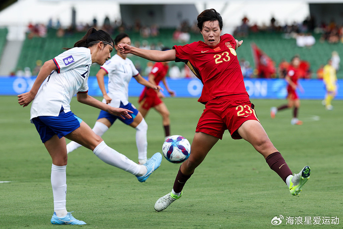 22岁中国女足前锋邵子钦正式加盟葡萄牙本菲卡女