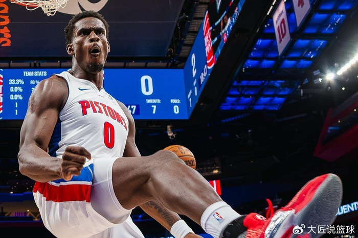 活塞残阵大胜领跑东部，黑马身份引关注