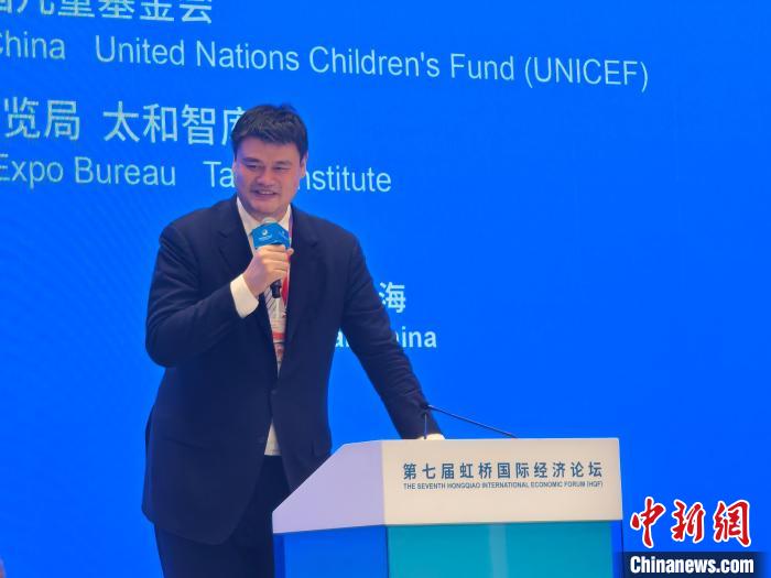 第七届进博会现场：姚明呼吁青年走出屏幕看世