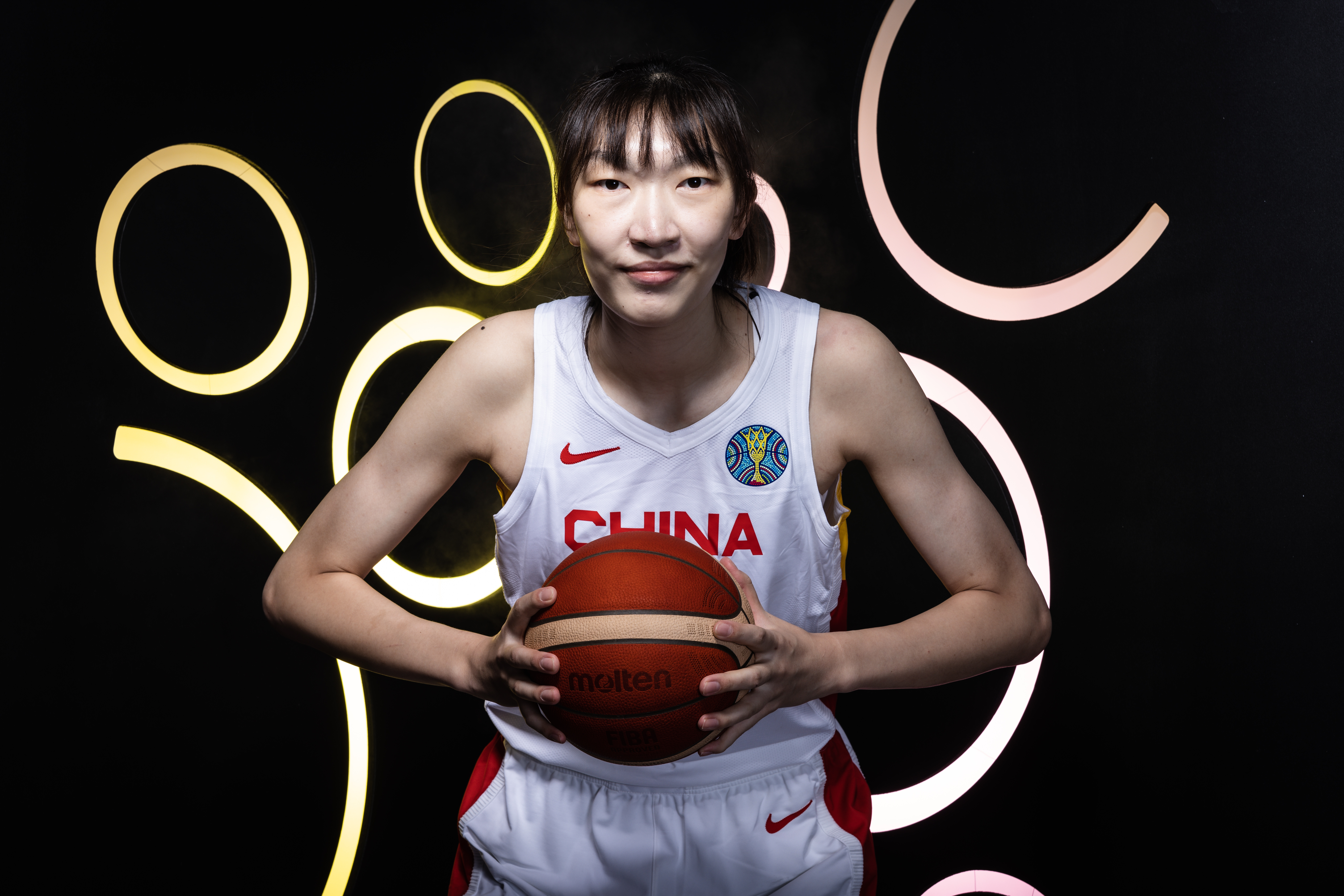 韩旭世界杯绽放光芒：从天才少女到世界级中锋