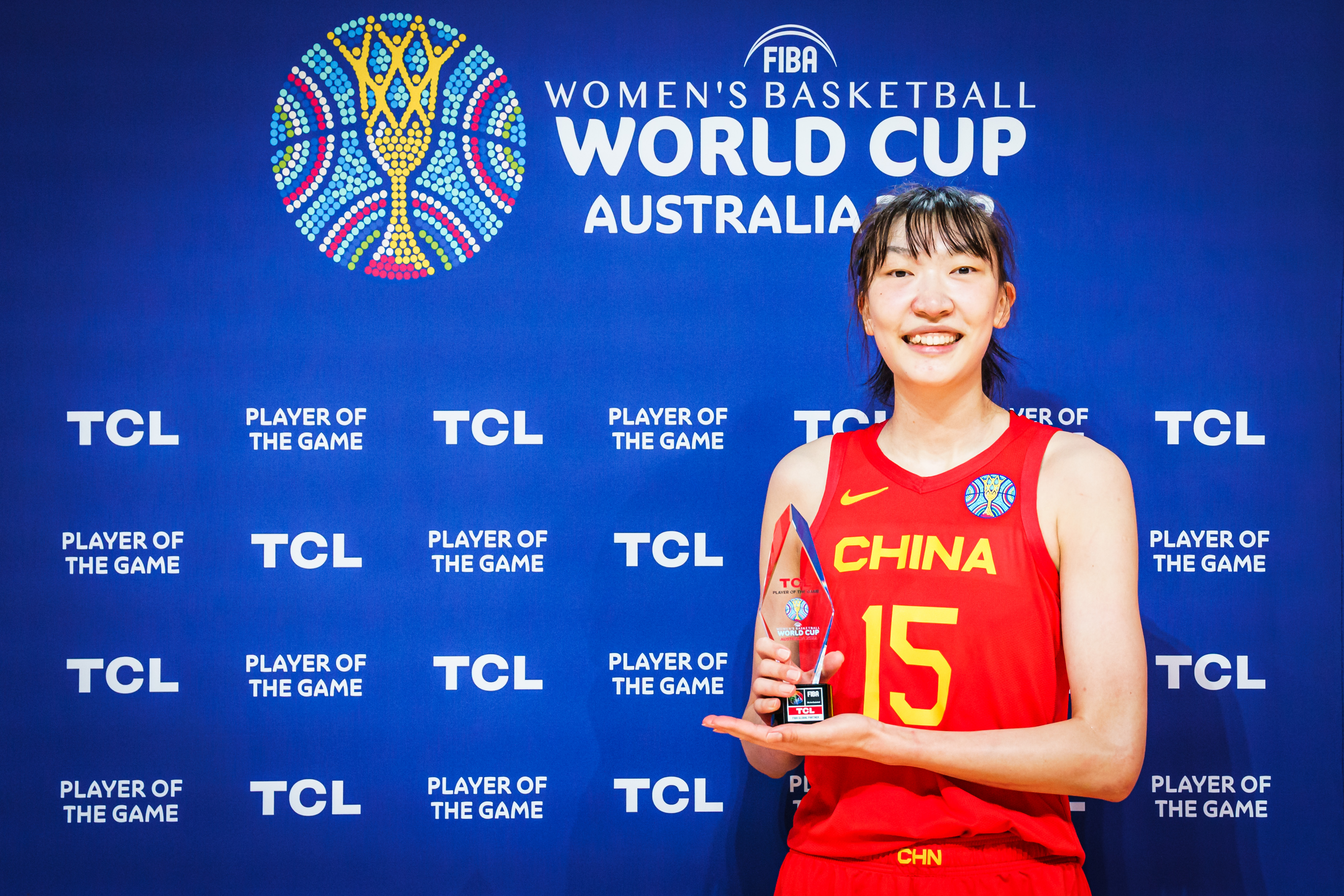 韩旭世界杯绽放光芒：从天才少女到世界级中锋