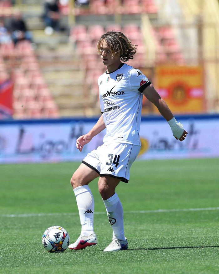 卡坦萨罗主场力克斯佩齐亚米兰外租双将闪耀全