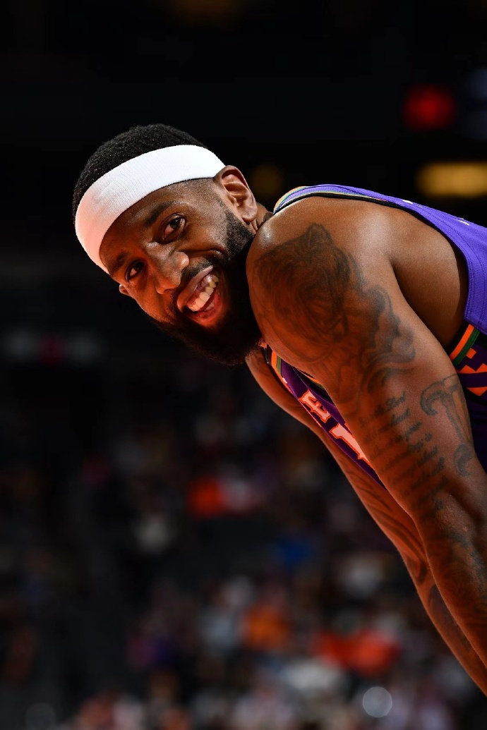 布克怒斥裁判偏袒雷霆 NBA公平性遭质疑