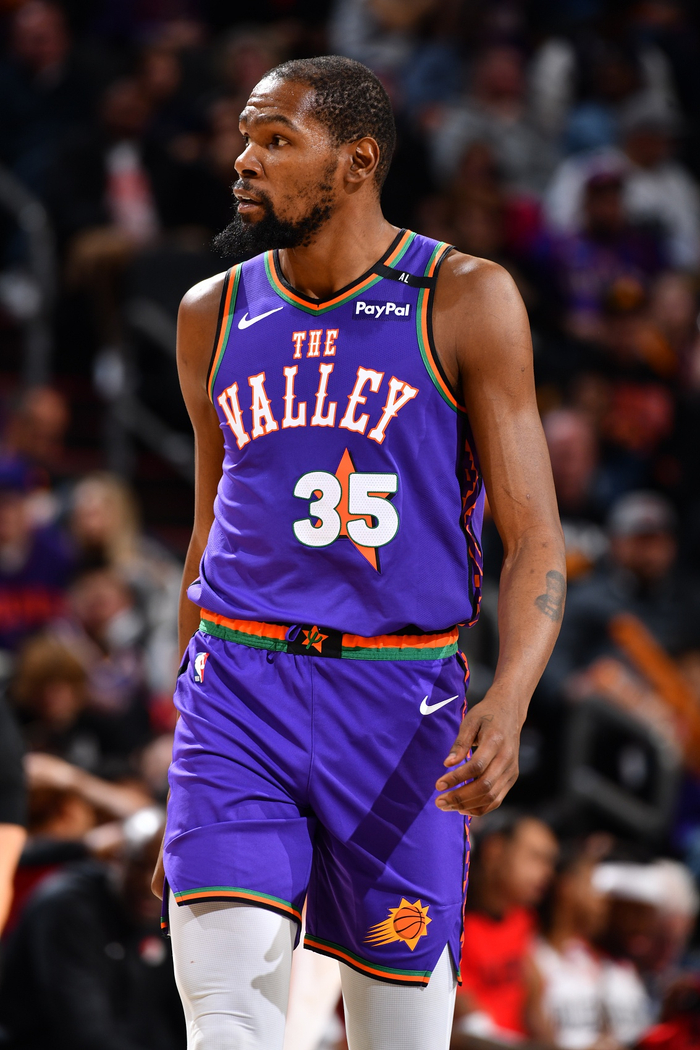 布克怒斥裁判偏袒雷霆 NBA公平性遭质疑