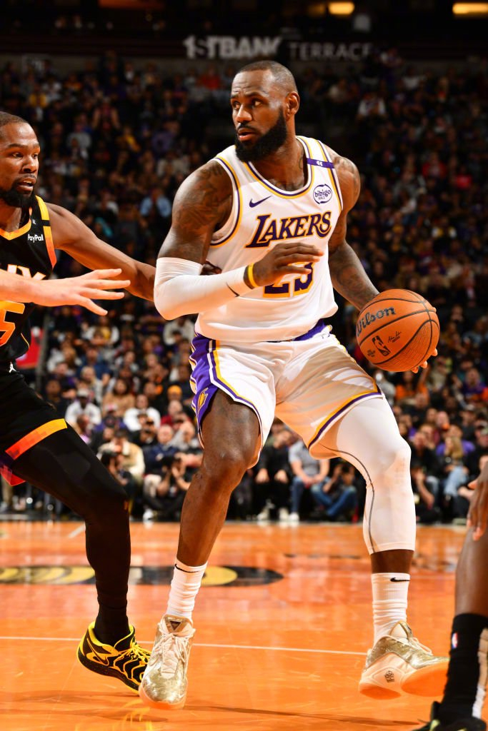 布克怒斥裁判偏袒雷霆 NBA公平性遭质疑