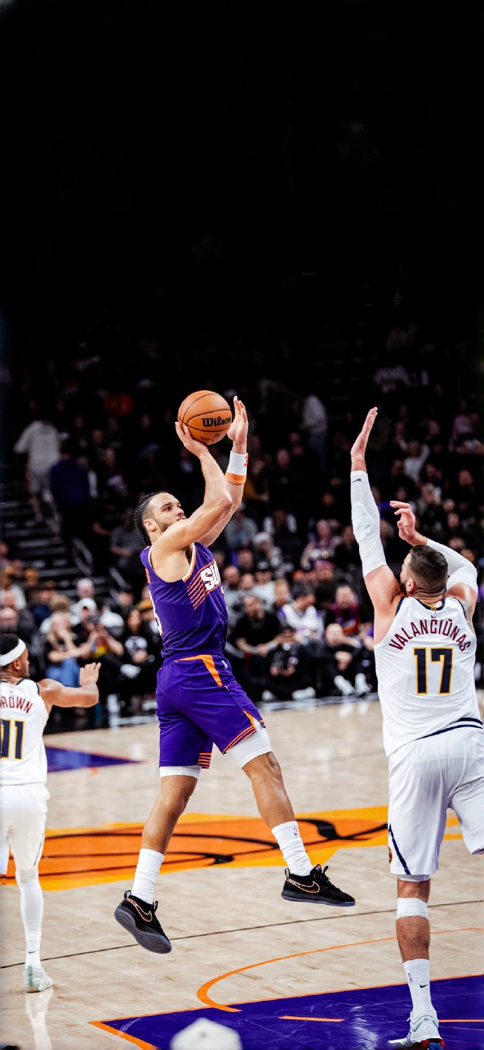 布克怒斥裁判偏袒雷霆 NBA公平性遭质疑