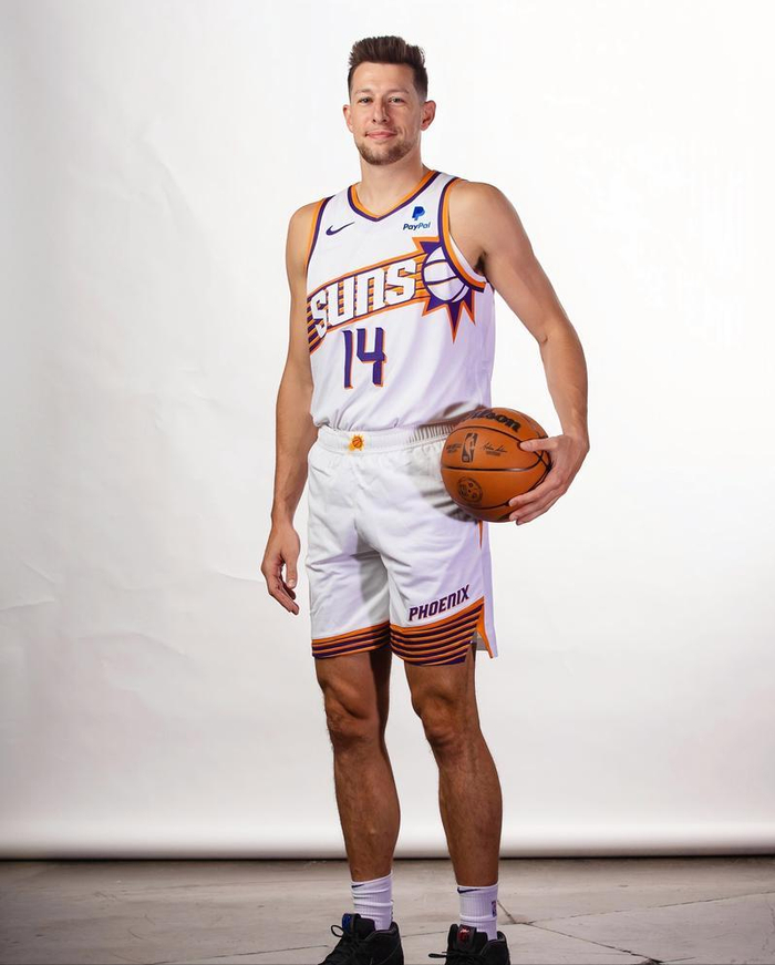 布克怒斥裁判偏袒雷霆 NBA公平性遭质疑