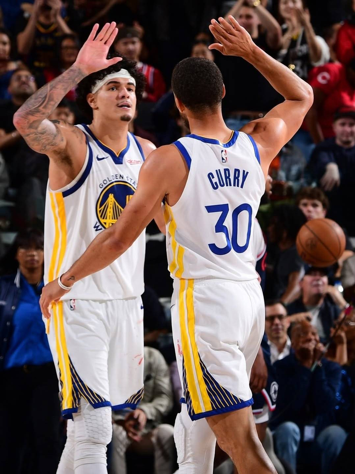 布克怒斥裁判偏袒雷霆 NBA公平性遭质疑