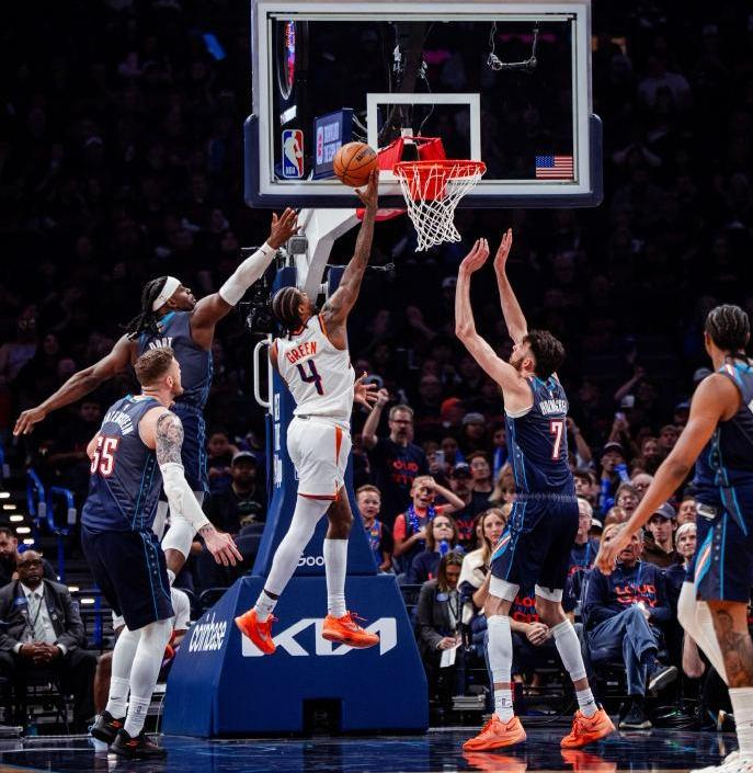 布克怒斥裁判偏袒雷霆 NBA公平性遭质疑