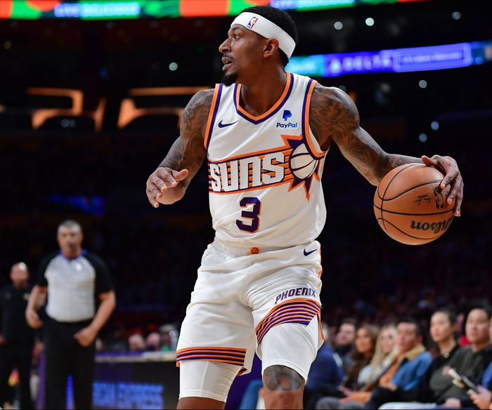 布克怒斥裁判偏袒雷霆 NBA公平性遭质疑